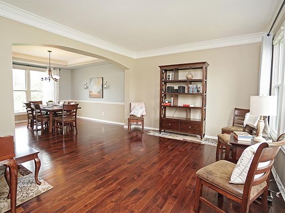 5th image of 6842 Parklake Dr