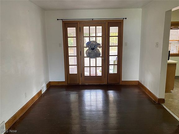 4th image of 43 Island Dr