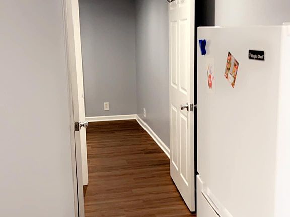 4th image of 5913 Mount Clare Rd