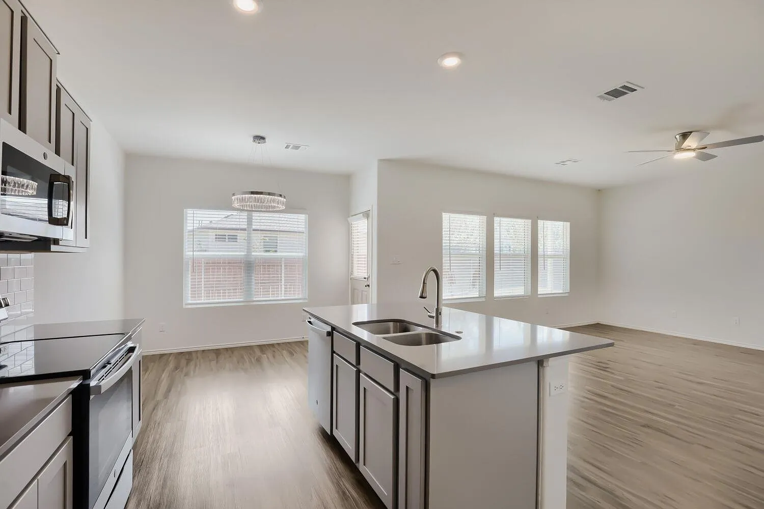 3 bed, 2.5 bath, 1616 sqft, $1,750 — Photo 4
