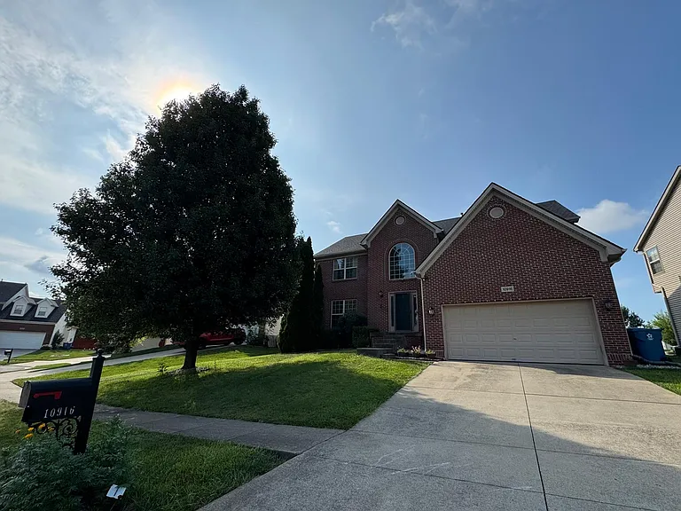 10916 Collington Dr — Photo 2