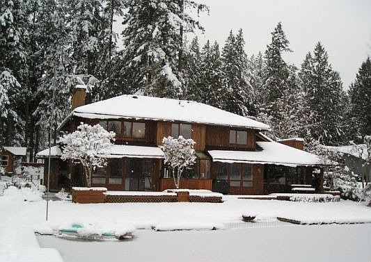 2nd image of 2222 W Beaver Lake Dr SE