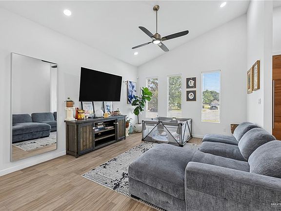2nd image of 3405 Camellia Ave