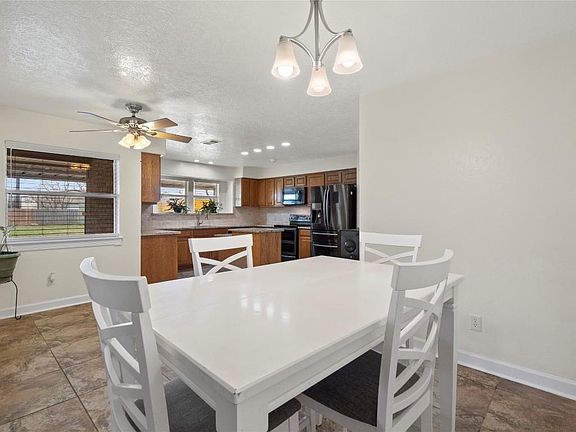 4th image of 2210 Magnolia Bnd