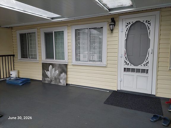 2nd image of 3638 E Pender St