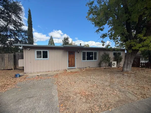 101 Canyon Dr, Ukiah, CA 95482
