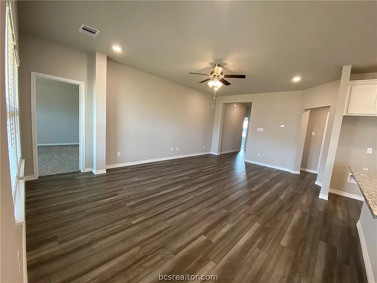 1112 Verona Dr — Photo 2