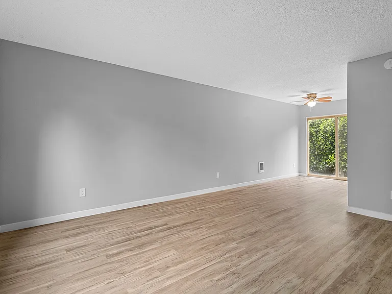3025 SE Maple St — Photo 2