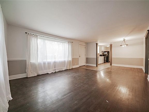 4th image of 9907 Dupont Ave