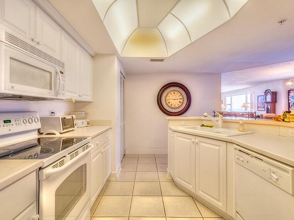 4th image of 3311 S Atlantic Ave APT 1404