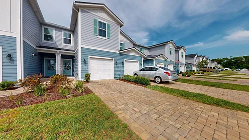 427 Brandon Lakes Dr Photo 1