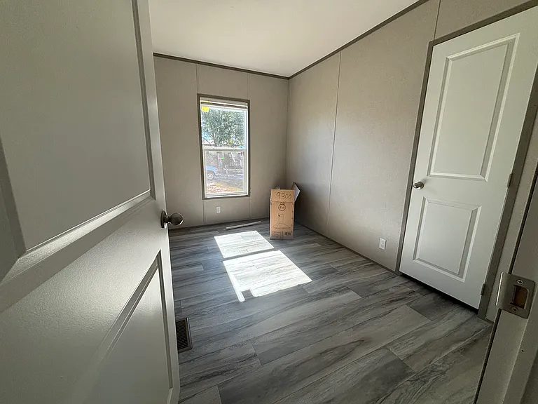 Forest Acres — Photo 32