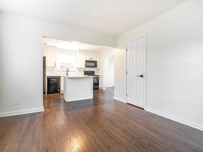 1730 Dallas Ave — Photo 6