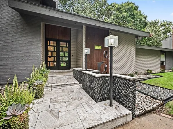 12707 Cherokee Ln, Leawood, KS 66209