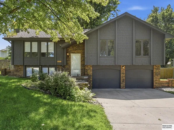 15123 Fieldcrest Dr, Omaha, NE 68154