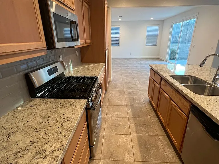 1512 Peony Ln — Photo 12