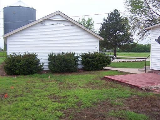 5th image of 208 W Benton Ave