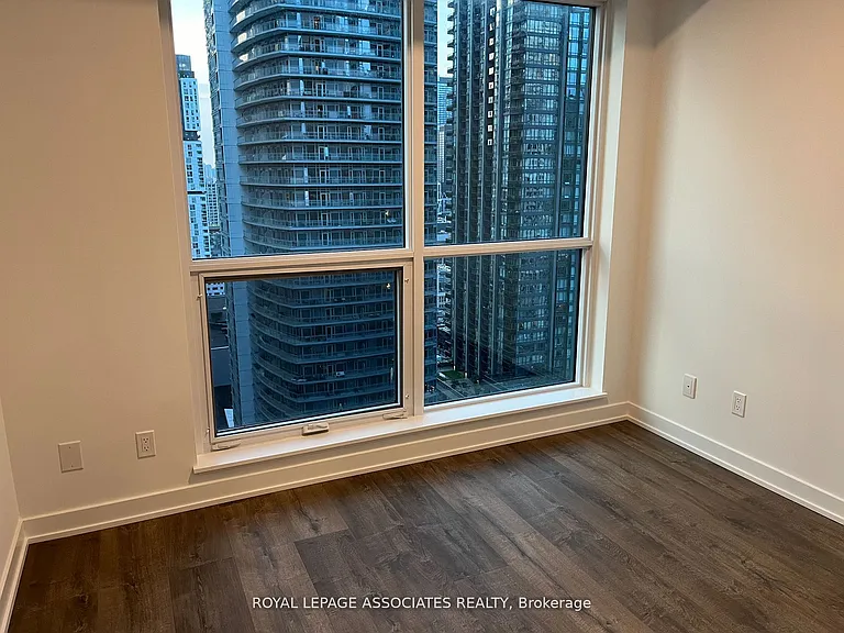 327 King St W #2706 — Photo 8