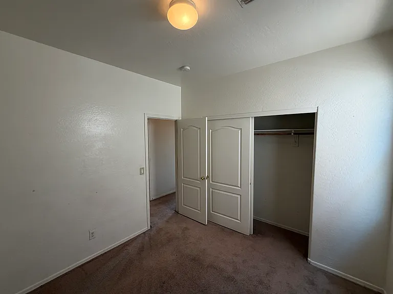 6926 S 37th Dr — Photo 22