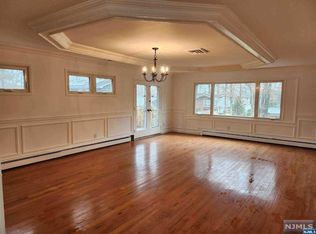 9 Hollywood Ave, Emerson, NJ 07630