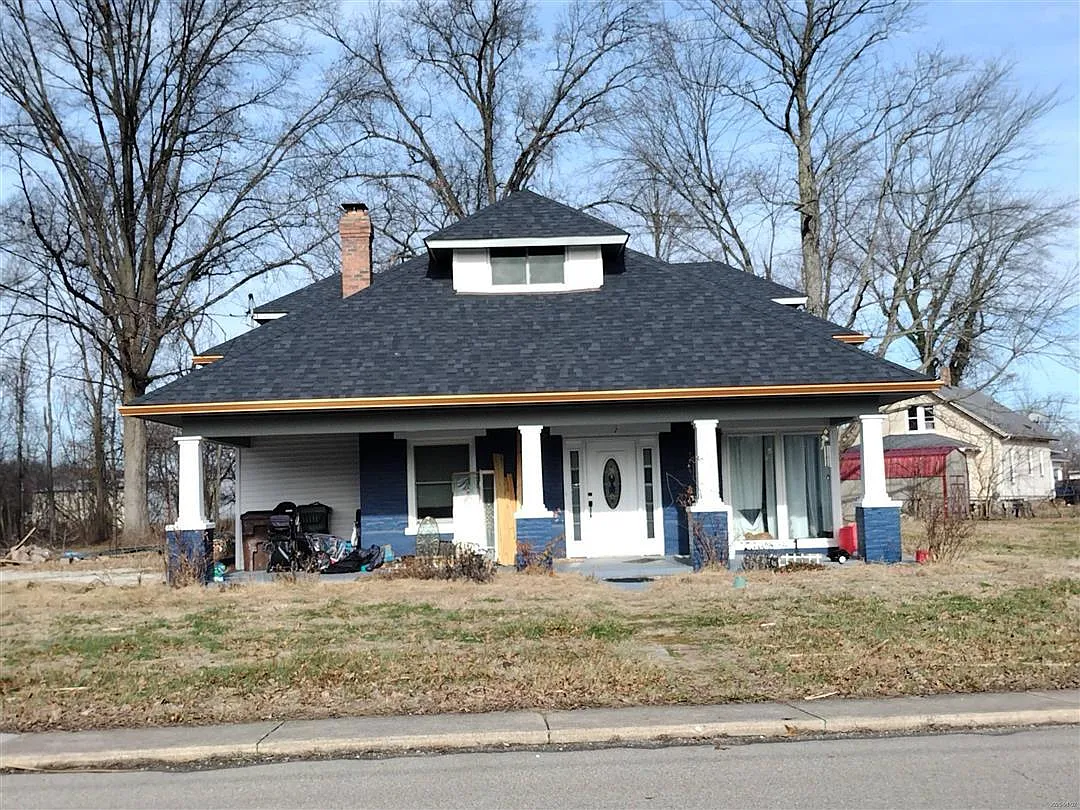 126 Western Ave photo 1