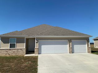 2465 S Cheri Drive, Bolivar, MO 65613