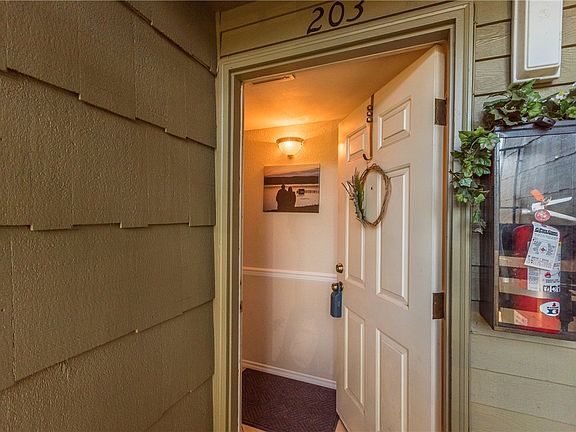 4th image of 270 SE Barrington Dr APT 203