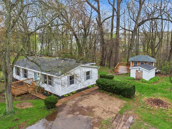 33320 Ridenour Dr, Dowagiac, MI 49047