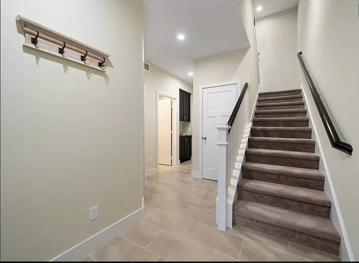 Tiled Entrance. - 775 Bay Leaf Dr