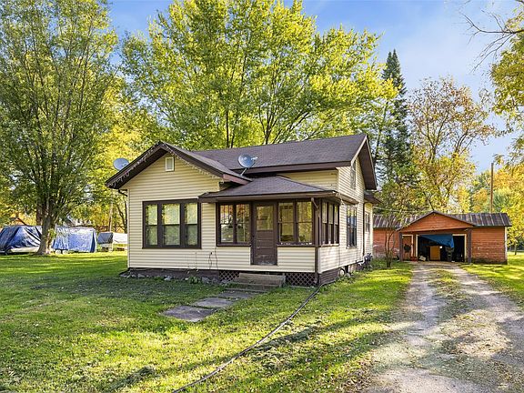 3rd image of N3072 Clark Street