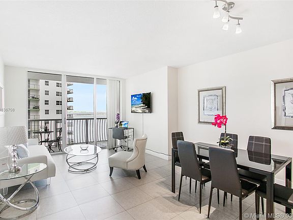 3rd image of 1750 N Bayshore Dr APT 2103