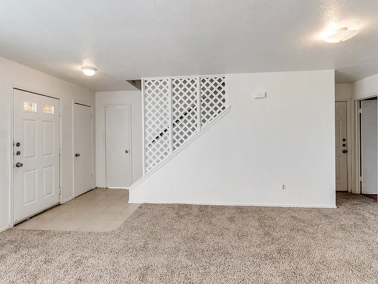 2321 Colonial — Photo 7