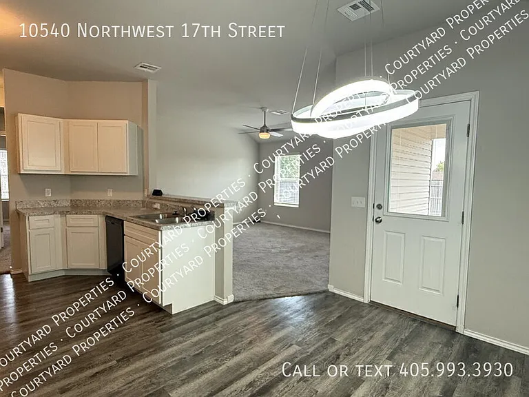 10540 NW 17th St — Photo 4