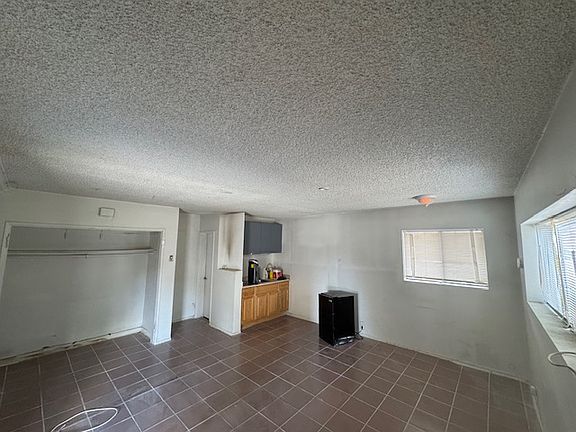 3rd image of 1821 Vine St APT 11