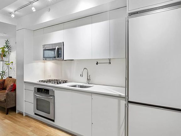 4th image of 90 William St APT 14D