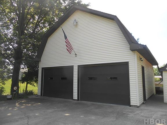 2nd image of 826 E 11th St #St10