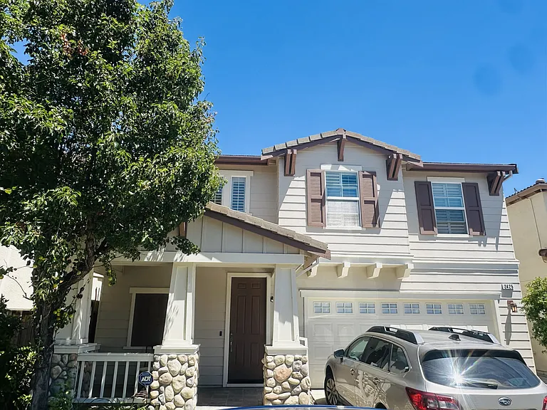 2425 Milford Dr — Photo 2