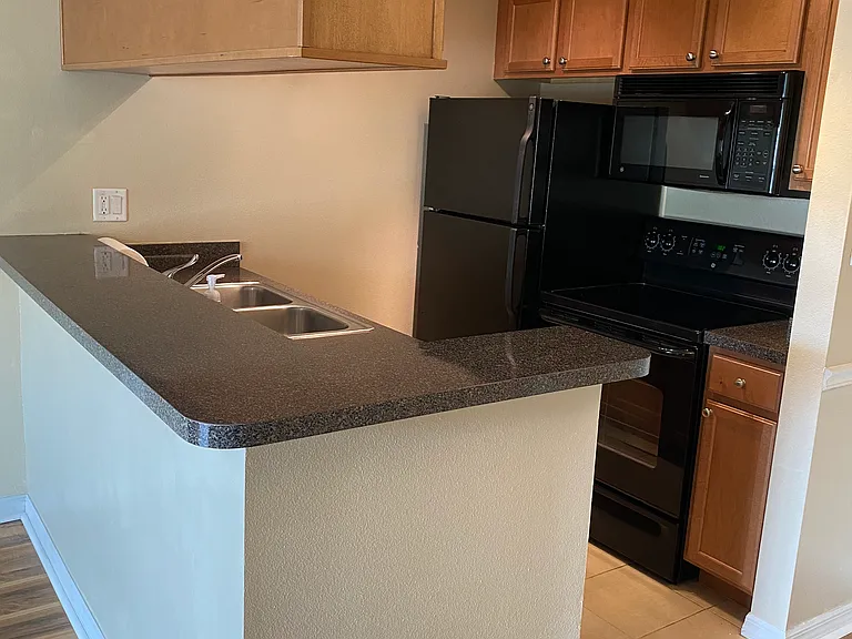 302 Lake Parsons Grn #204 — Photo 8