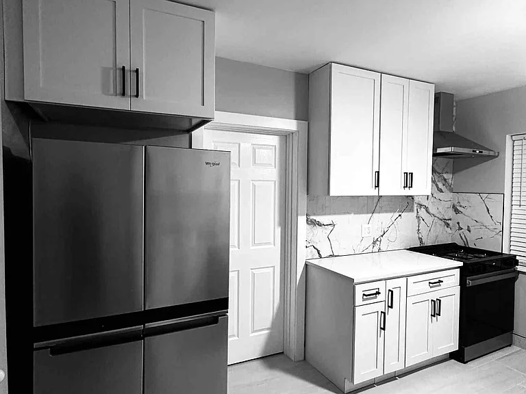 6 S Monterey Ave #2W — Photo 5