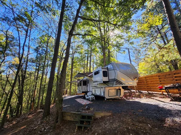102 10th St, Ellijay, GA 30540