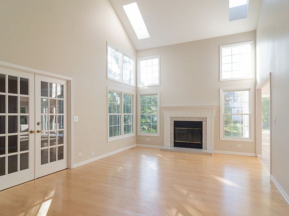 5th image of 783 Warwick Ln