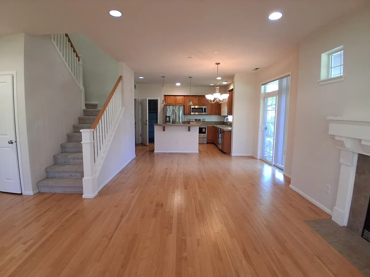 2 bed, 2.5 bath, 1352 sqft, $3,390 — Photo 3