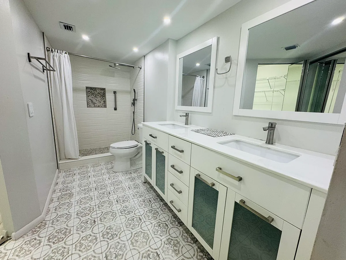 Building Photo - 1300 SW 125th Ave #311K