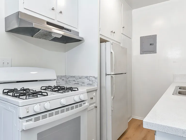 657 Milford St #10 — Photo 5