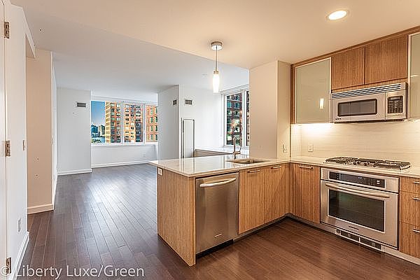1st image of 200 E End Ave APT 7G
