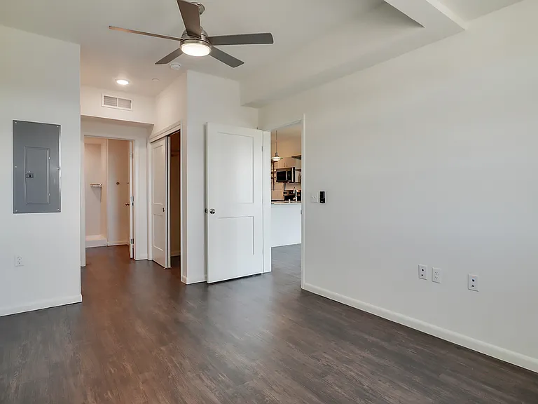 No vacancies, ask to be wait-listed. 9 Rail-Runner units (3 on each floor), named "Red River" in virtual tour.