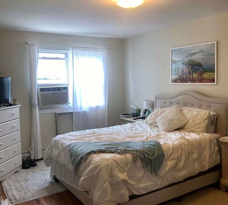 1st image of 2260 Steinway St #2