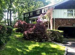 5 Gorham Ln, Dix Hills, NY 11746