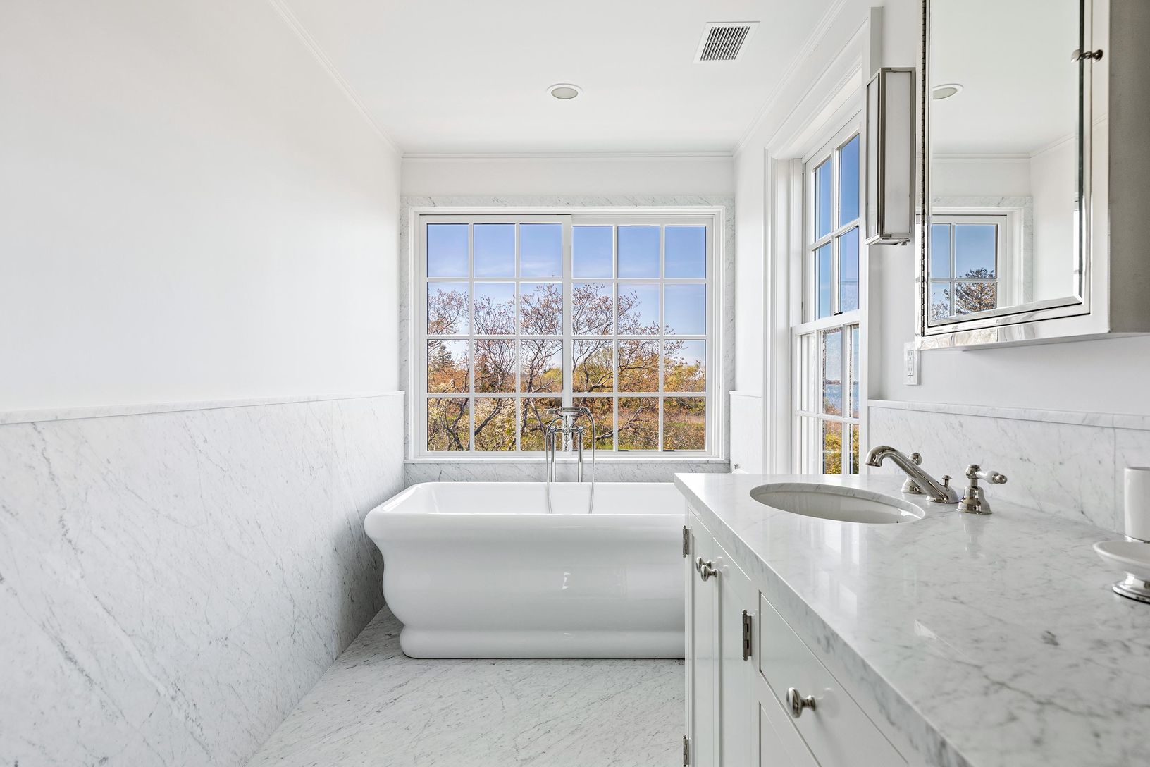 1st floor master bathroom