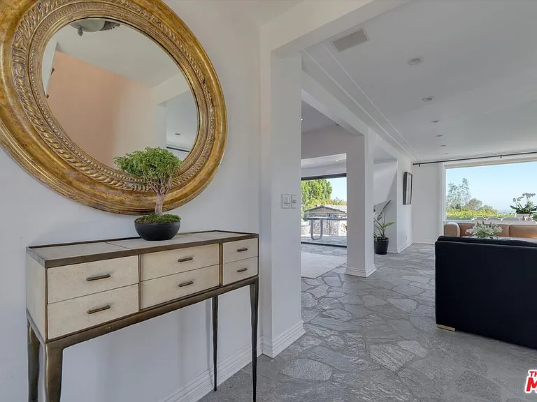 1300 Summitridge Dr — Photo 3
